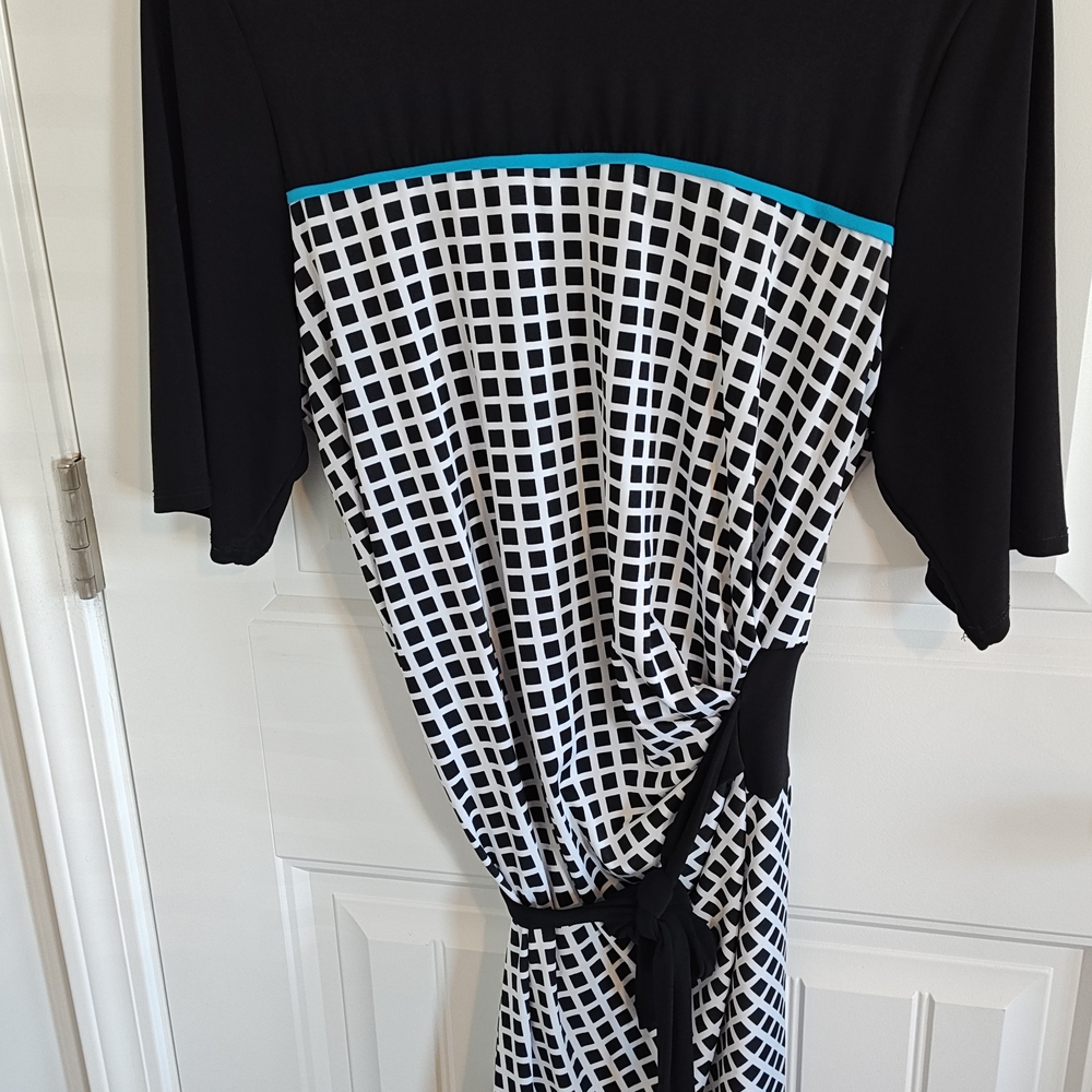Black and White Geometric Dress - Picture 3 of 9